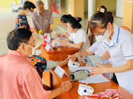 nen-tam-soat-benh-gi-cho-nguoi-cao-tuoi-5-nhom-benh-can-xet-nghiem-dinh-ky
